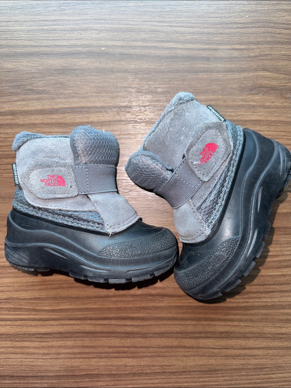 The North Face Kids Grey and Black Waterproof Snow Boots with Red Logo Size 7